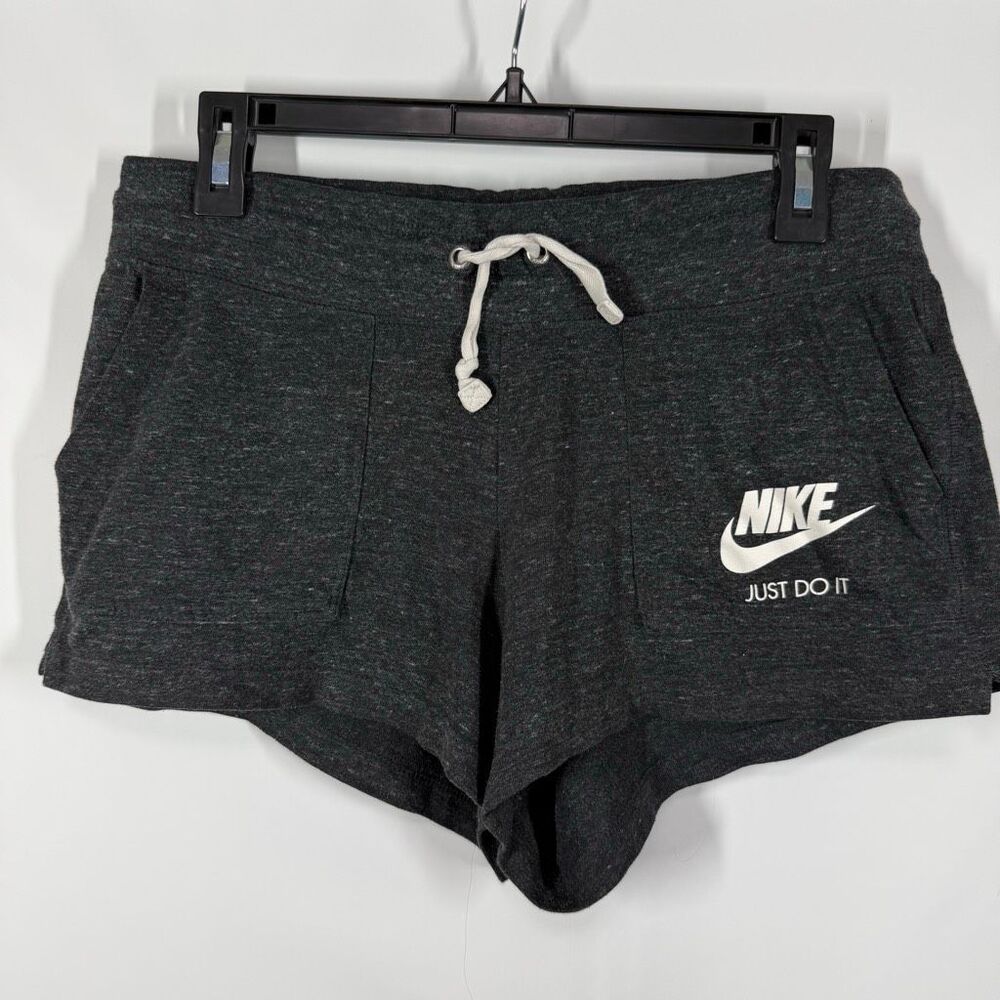 Vintage Nike women’s cotton polyester heather gray short size medium